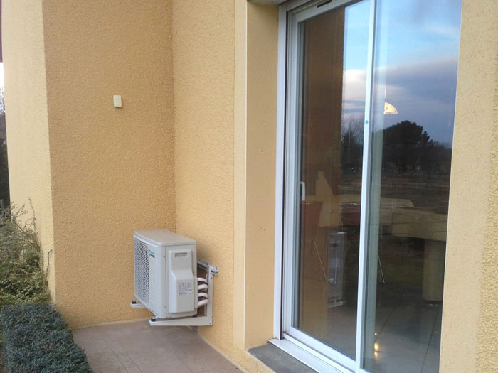 Climatisation installée sur un pavillon à Sornay