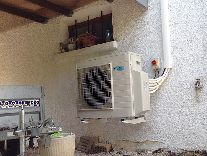 Climatisation installée sur un pavillon (Saône et Loire)