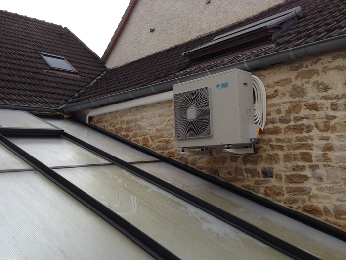 Climatisation installée sur une maison à Santenay (Côte d'or)